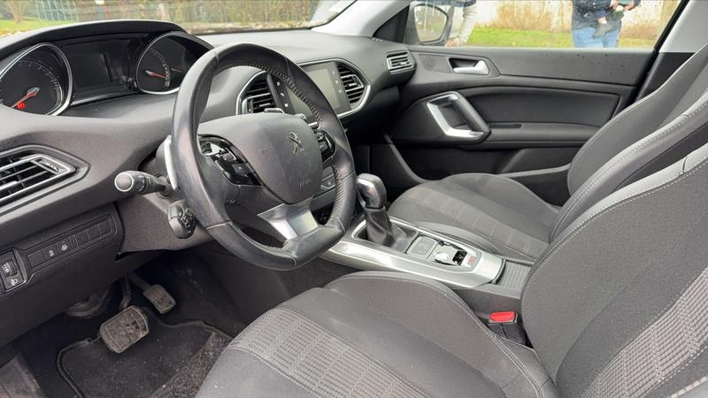 Peugeot 308 II 1.5 BlueHDi 130 Eat6 Allure