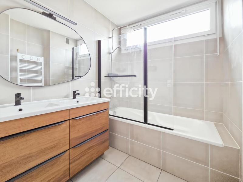 Maison - 99 m² - 5 pièces