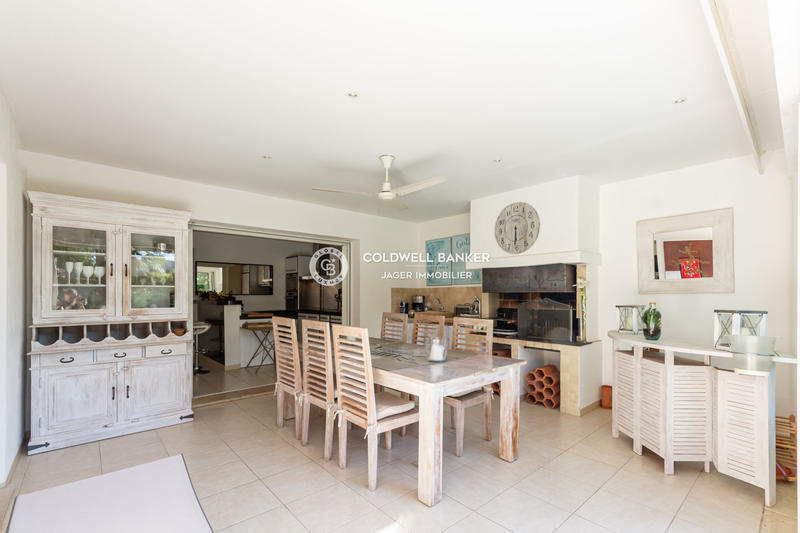 Maison - 180 m² - 6 pièces