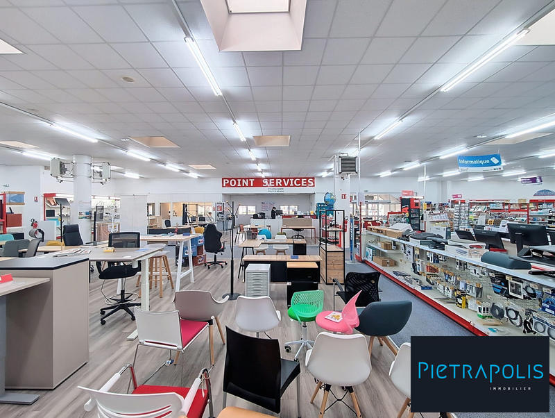 Local commercial - 1 024 m²