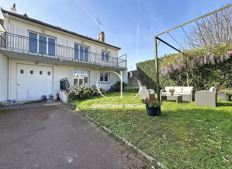 Maison - 240 m² - 10 pièces