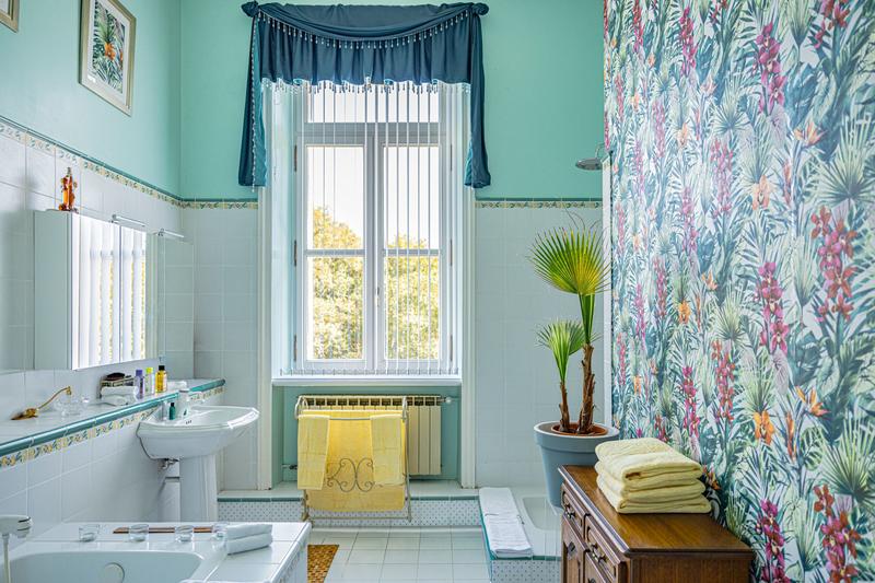 Propriété - 1 125 m² - 25 pièces