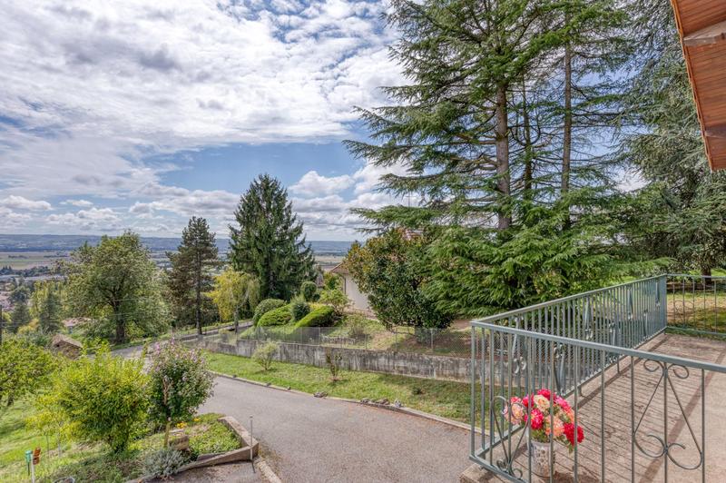 Maison - 92 m² - 5 pièces