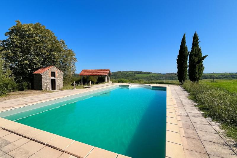 Maison - 240 m² - 6 pièces