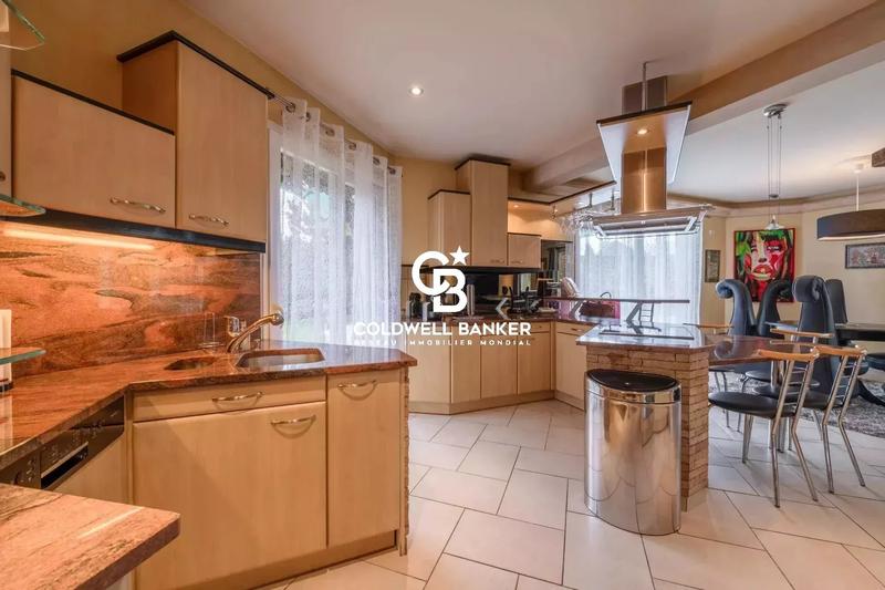 Maison - 285 m² - 6 pièces