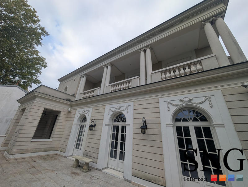 Maison - 275 m² - 6 pièces