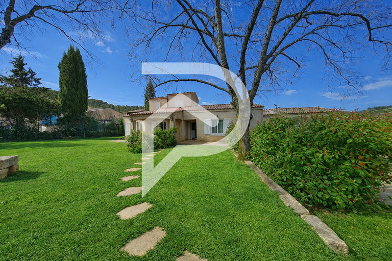 Villa - 165 m² - 9 pièces