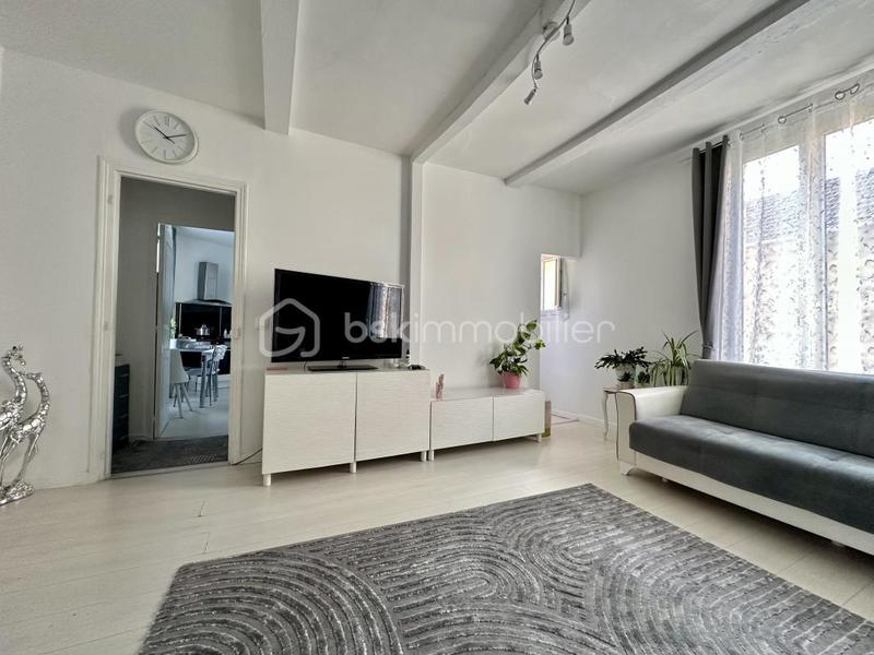 Maison - 216 m² - 14 pièces