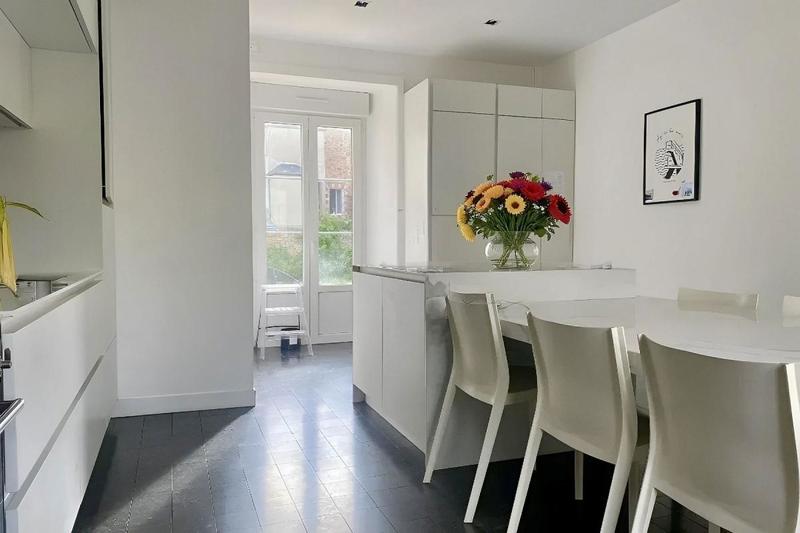 Demeure - 234 m² - 10 pièces