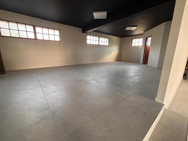 Local commercial - 714 m²