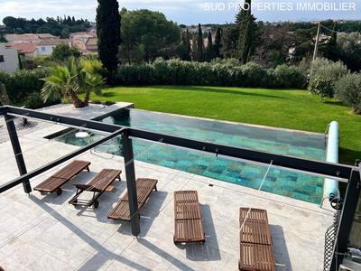 Propriété - 223 m² - 7 pièces