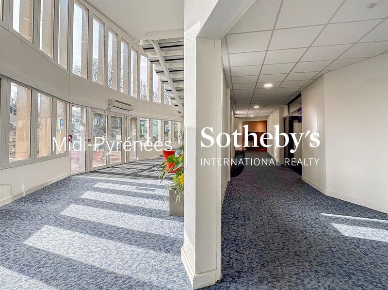 Immeuble - 4 564 m²