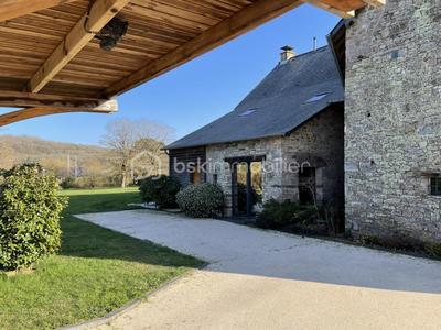 Demeure - 337 m² - 11 pièces