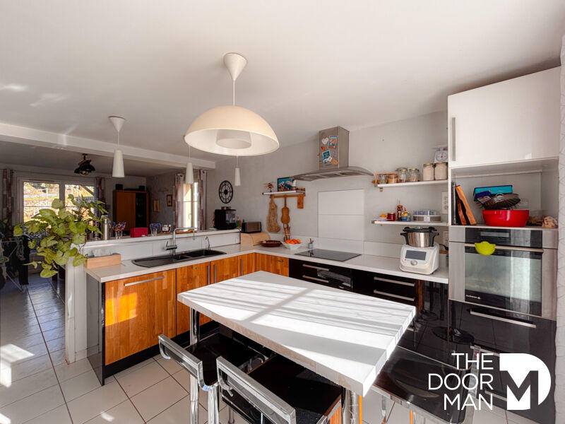 Maison - 185 m² - 8 pièces