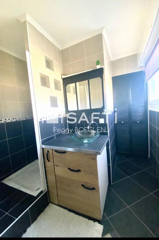 Maison - 99 m² - 8 pièces