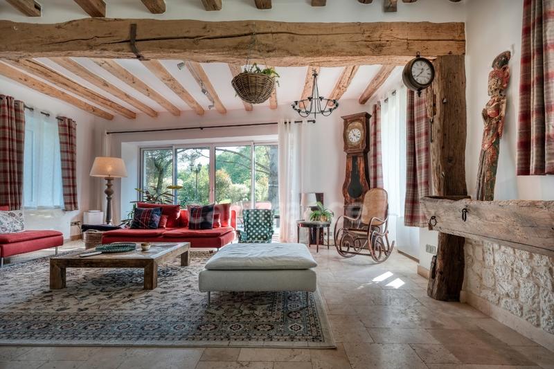 Maison - 215 m² - 9 pièces