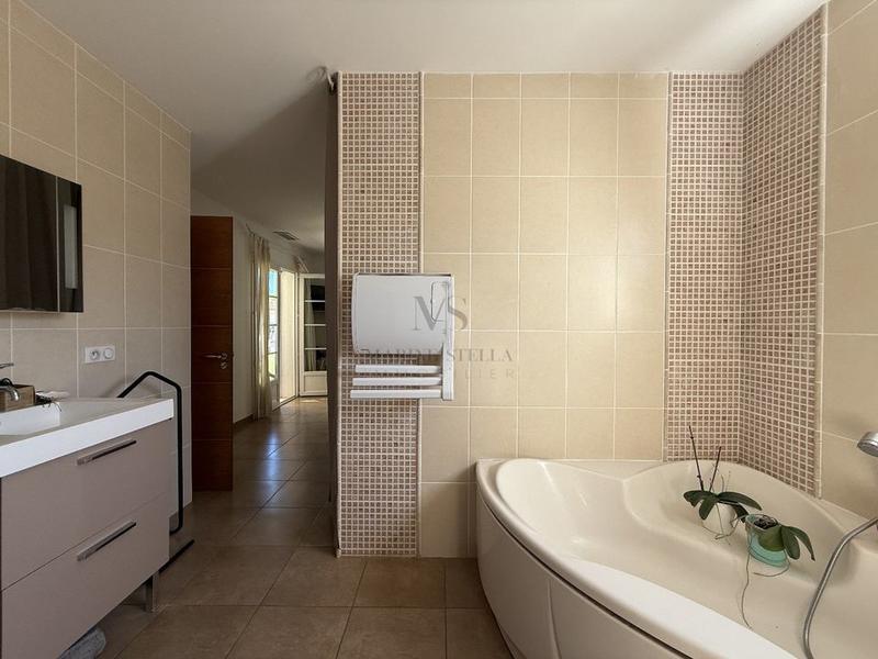 Villa - 188 m² - 6 pièces