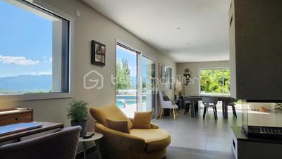 Maison - 202 m² - 7 pièces