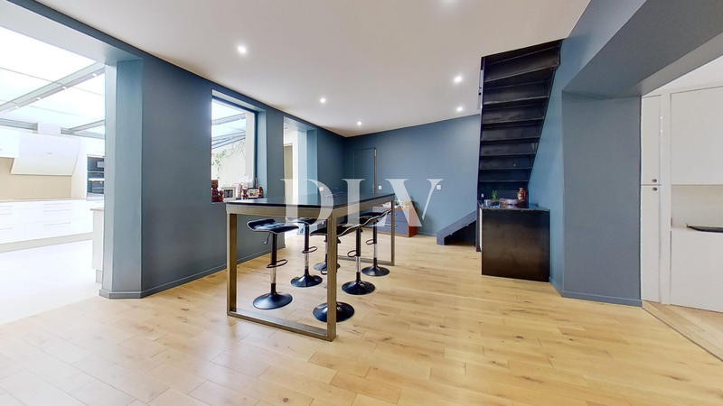 Appartement - 183 m² - 6 pièces