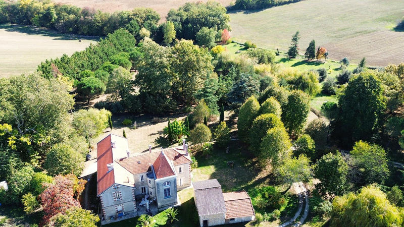 Maison - 365 m² - 10 pièces