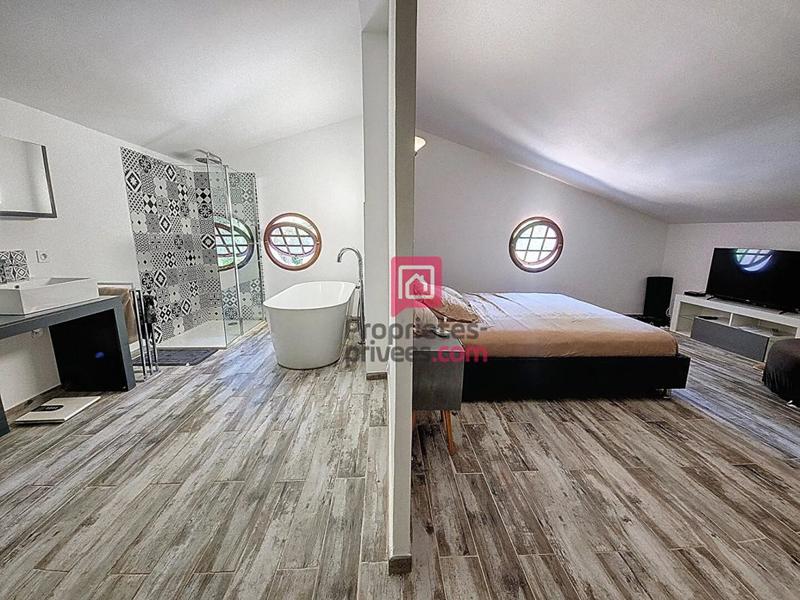 Villa - 220 m² - 9 pièces