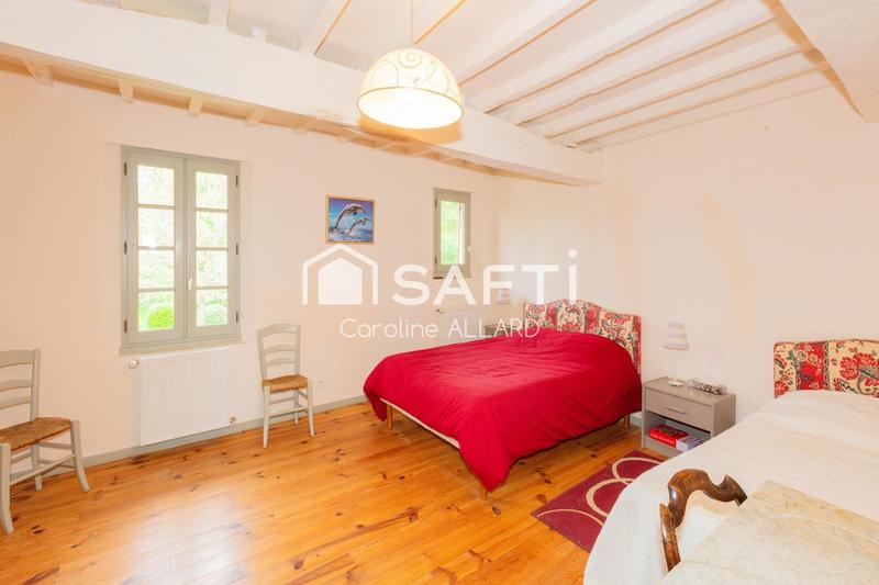 Maison - 204 m² - 7 pièces