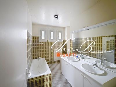 Villa - 226 m² - 8 pièces