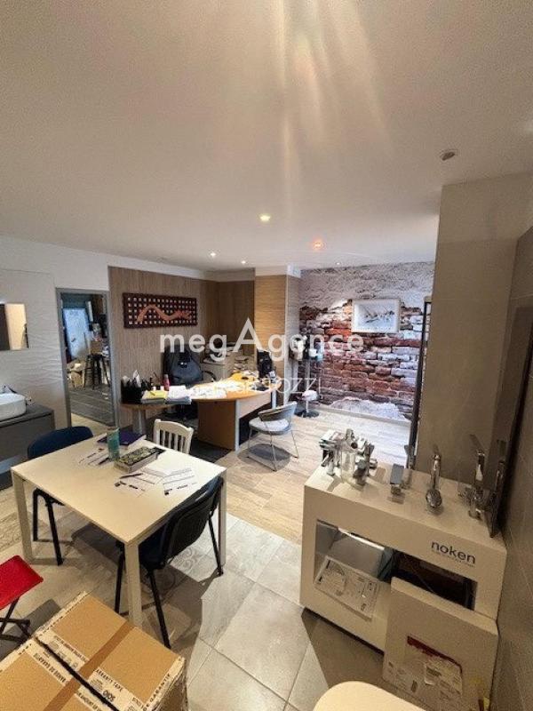 Local commercial - 180 m² - 5 pièces