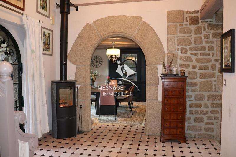 Maison en pierre - 211 m² - 8 pièces