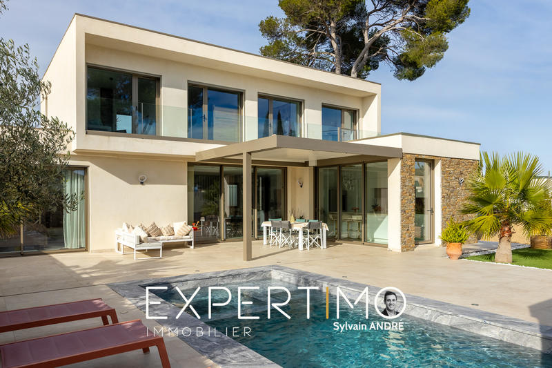 Maison - 230 m² - 9 pièces