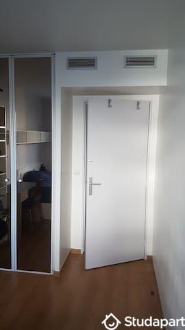 Chambre - 12 m² - 1 pièce