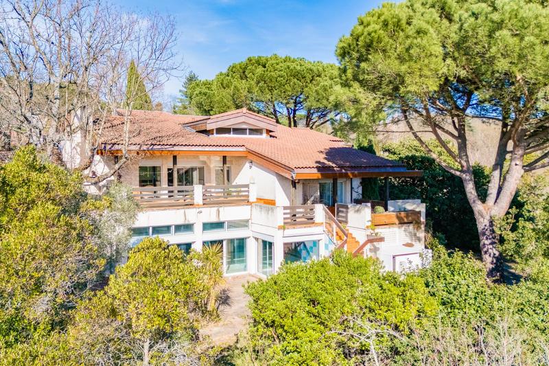 Maison traditionnelle - 421 m² - 8 pièces