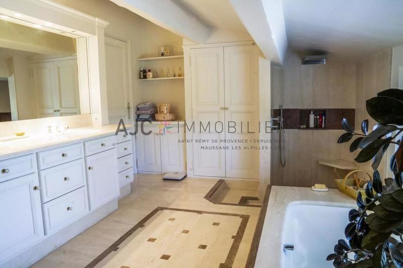 Propriété - 350 m² - 6 pièces
