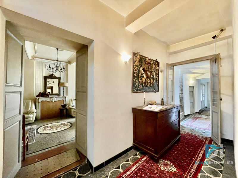 Maison - 263 m² - 8 pièces