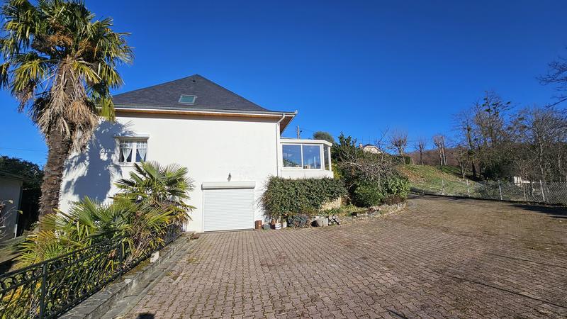 Maison - 200 m² - 9 pièces