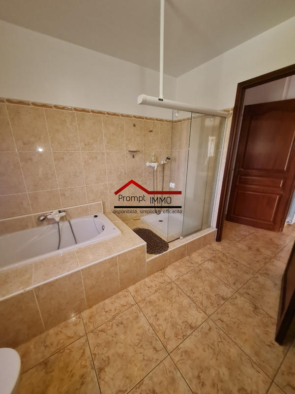 Villa - 237 m² - 9 pièces