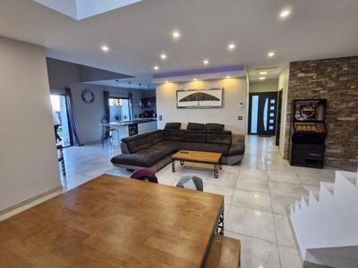 Maison - 256 m² - 9 pièces