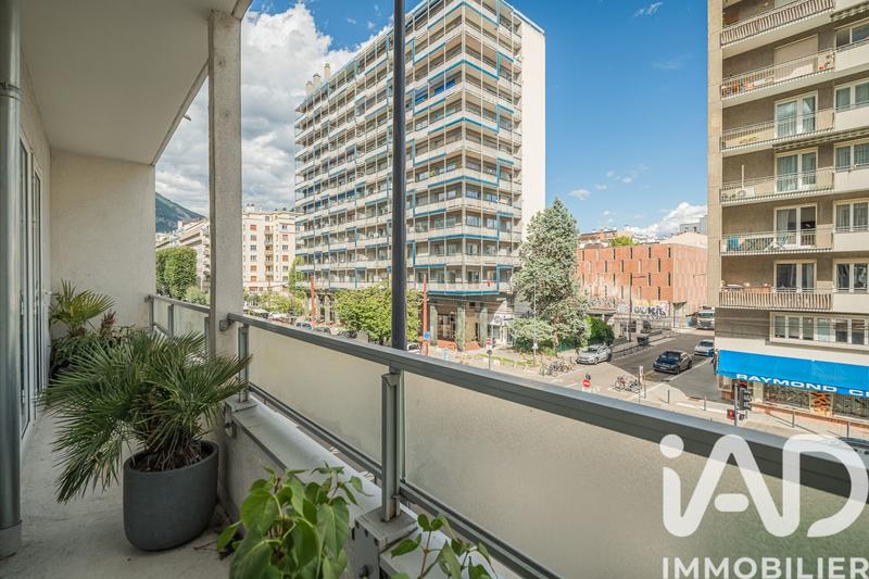 Appartement - 83 m² - 4 pièces