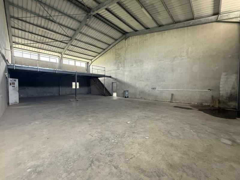 Entrepôt - 1 404 m²