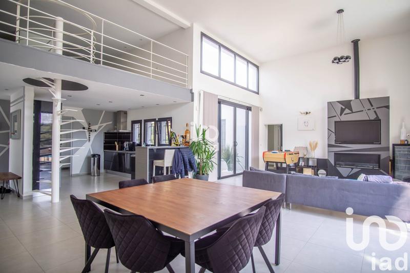 Maison - 213 m² - 5 pièces