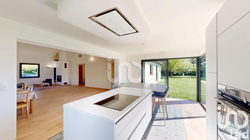 Maison - 220 m² - 7 pièces