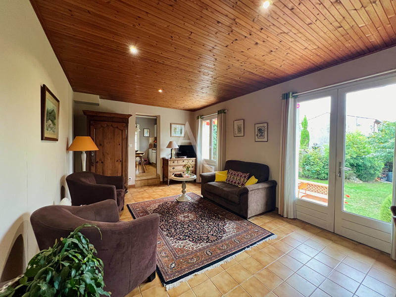 Maison - 181 m² - 9 pièces