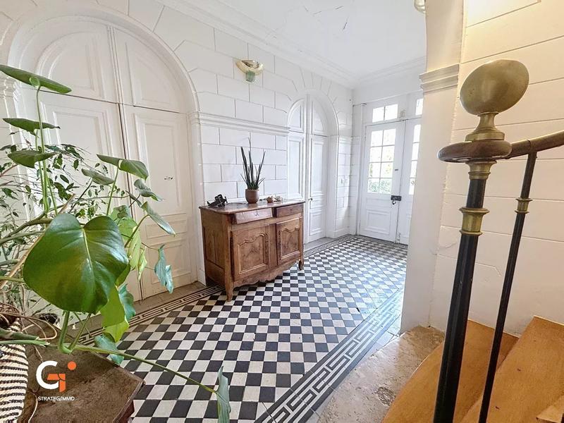 Propriété - 365 m² - 12 pièces