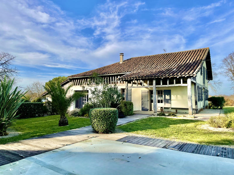 Maison - 278 m² - 9 pièces
