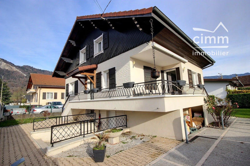 Maison - 169 m² - 9 pièces