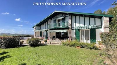 Maison - 192 m² - 6 pièces