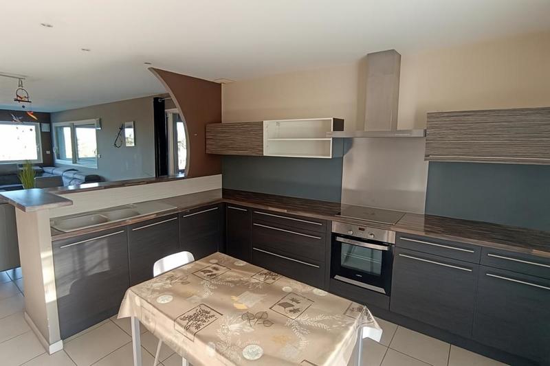 Maison - 225 m² - 9 pièces