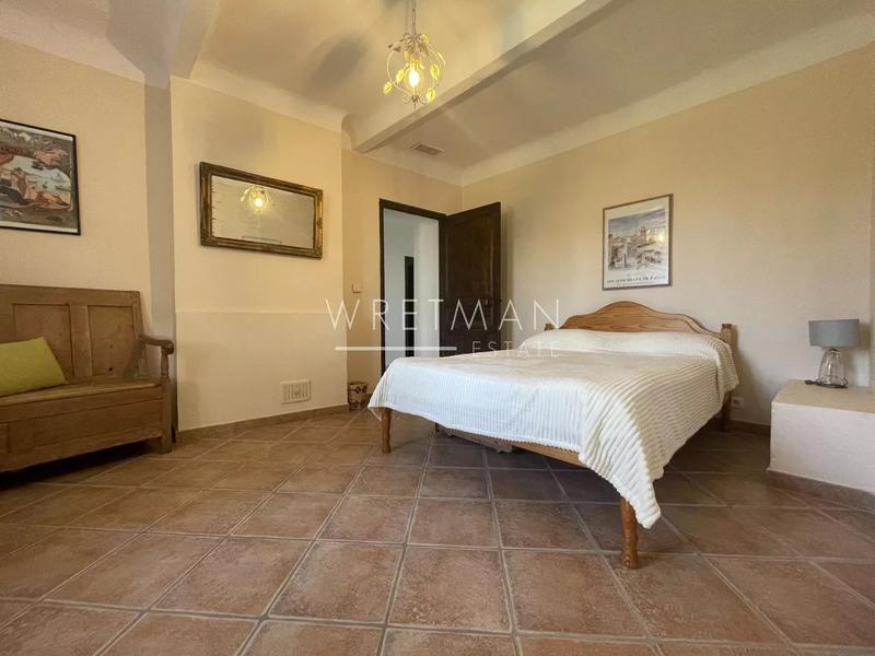 Villa - 238 m² - 8 pièces