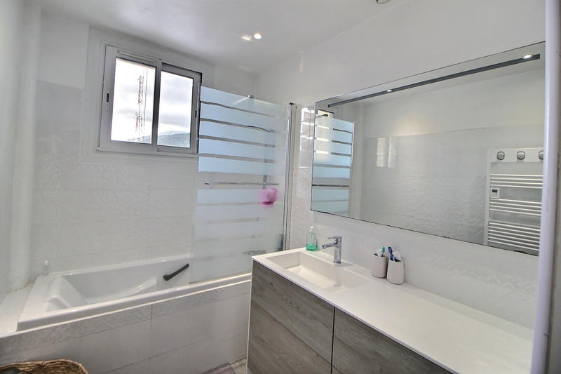 Appartement - 81 m² - 4 pièces