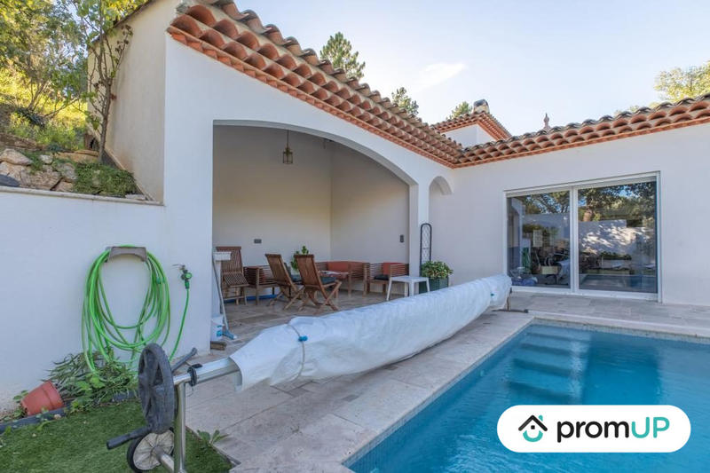 Maison - 240 m² - 7 pièces